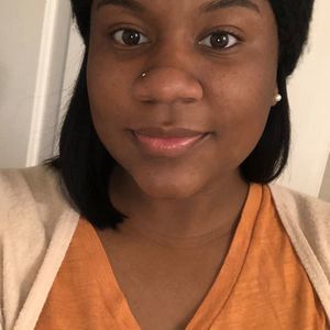 Meet your Posher, Alexis